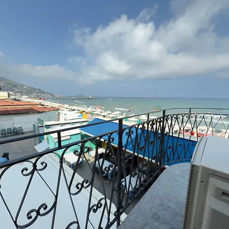 Luxury And Exclusivity On The Seafront In * 阿拉西奥